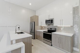 913 NW 45th Terrace in Plantation, FL - Building Photo - Building Photo