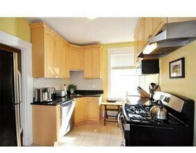 231 Freeman St, Unit 6 in Brookline, MA - Building Photo - Building Photo