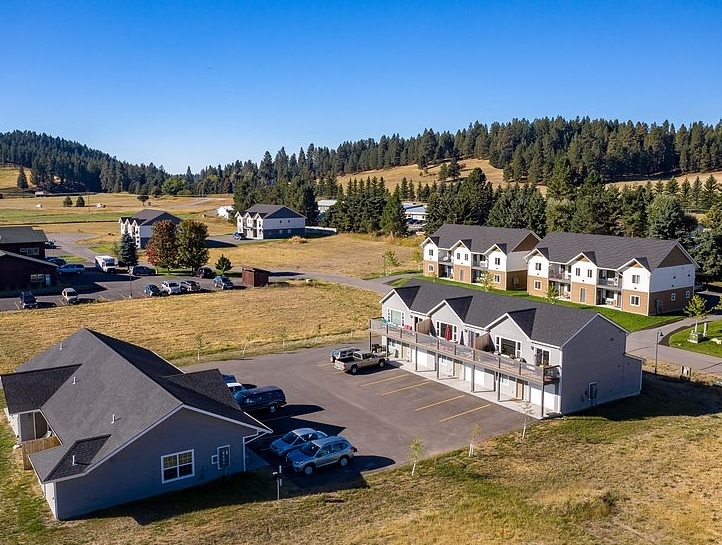 155 Jewel Basin Ct in Bigfork, MT - Foto de edificio