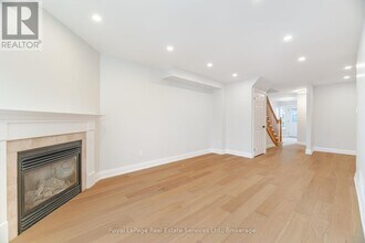 2155 Duncaster Dr in Burlington, ON - Building Photo - Building Photo