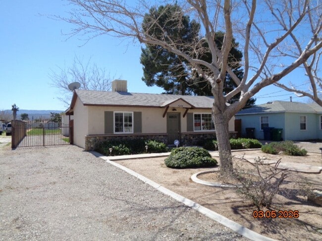 5244 Ave L 2 in Lancaster, CA - Building Photo - Building Photo