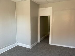 966 Pennsylvania Ave, Unit #1 in Tyrone, PA - Foto de edificio - Building Photo