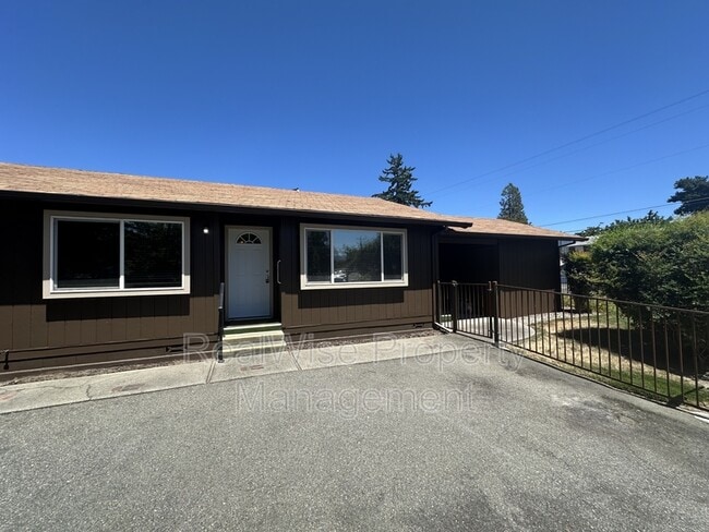 property at 702 SW Isham St