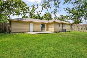 13226 Rockglen St in Houston, TX - Building Photo - Building Photo