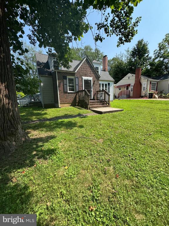 property at 844 Lower Ferry Rd