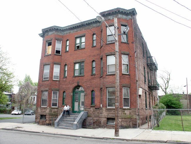 56-58 Astor St in Newark, NJ - Foto de edificio - Building Photo