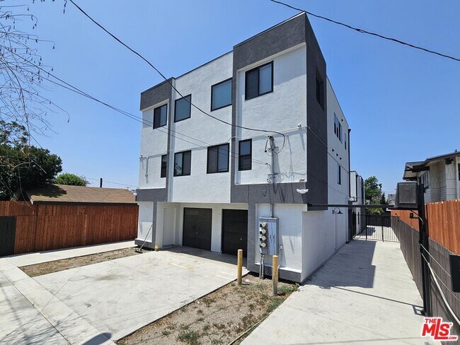 property at 4112 1/2 Normandie Ave