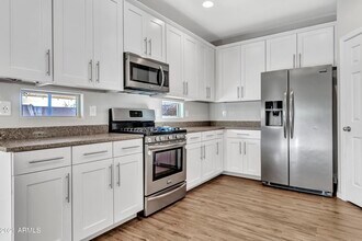 7047 E Osage Ave in Mesa, AZ - Building Photo - Building Photo