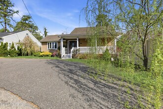 1425 Amsterdam Ave in Toms River, NJ - Building Photo - Building Photo
