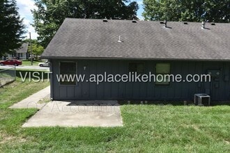 119 SE Greystone Dr in Lee's Summit, MO - Building Photo - Building Photo