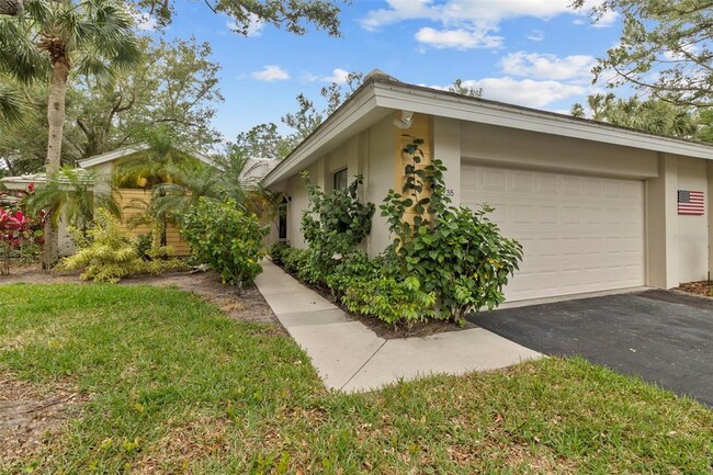 235 Southampton Ln in Venice, FL - Foto de edificio - Building Photo