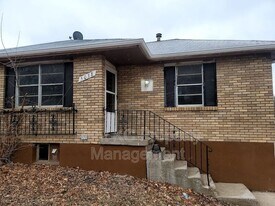 5038 N Topping Ave in Kansas City, MO - Building Photo