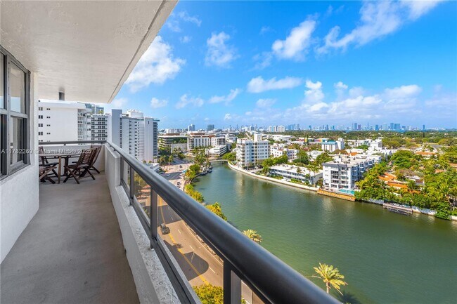 2555 Collins Ave in Miami Beach, FL - Building Photo - Building Photo