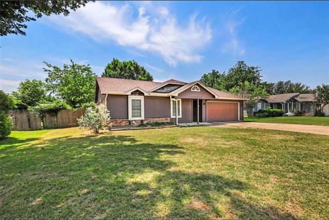 1300 Timbercrest Dr in Benbrook, TX - Building Photo