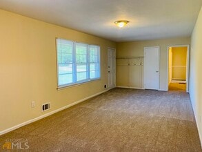 105 Sunrise Dr in Newnan, GA - Building Photo - Building Photo