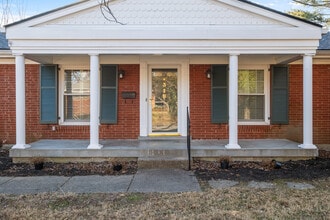 318 Castleview Dr in Louisville, KY - Building Photo - Building Photo