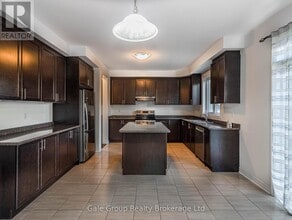 200 Harcourt Cres in Woodstock, ON - Building Photo - Building Photo