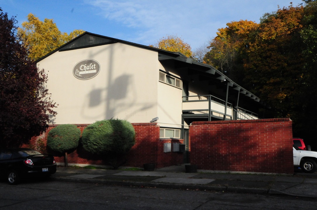 Chalet Apartments in Seattle, WA - Building Photo