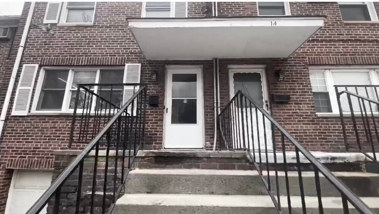 12 College St in Jersey City, NJ - Building Photo
