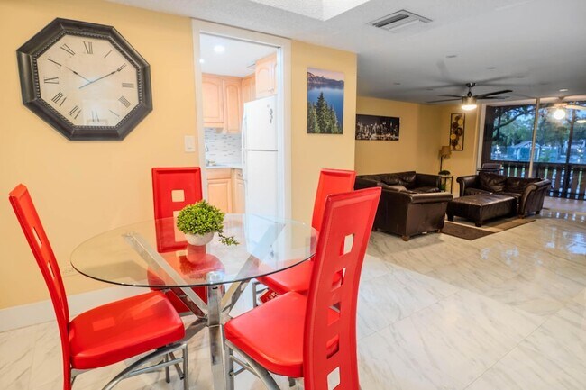 3710 Inverrary Dr, Unit 2S in Lauderhill, FL - Building Photo - Building Photo