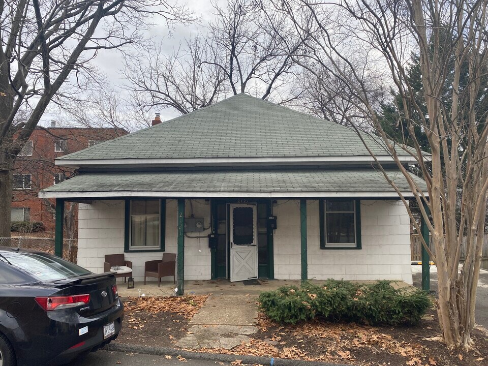 2121 19th St N in Arlington, VA - Foto de edificio