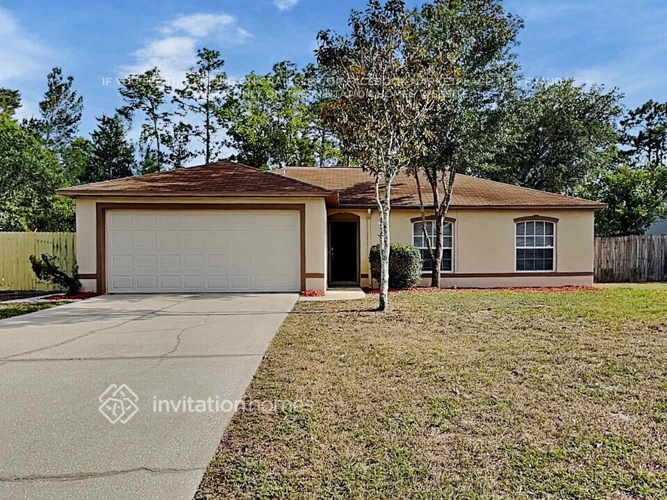 3229 Noah St in Deltona, FL - Foto de edificio