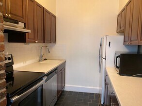 301 9th St SE, Unit 1 in Washington, DC - Building Photo - Building Photo