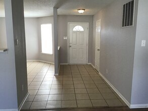 662 Holly Rose Way in New Whiteland, IN - Building Photo - Building Photo