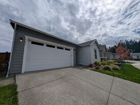 6699 Skipper Ln SE in Port Orchard, WA - Building Photo
