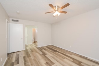 5221 W Harmont Dr in Glendale, AZ - Building Photo - Building Photo