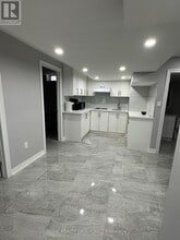 75 McCague Ave. in Richmond Hill, ON - Building Photo - Building Photo