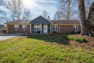 110 Peabody Rd in Meridianville, AL - Building Photo