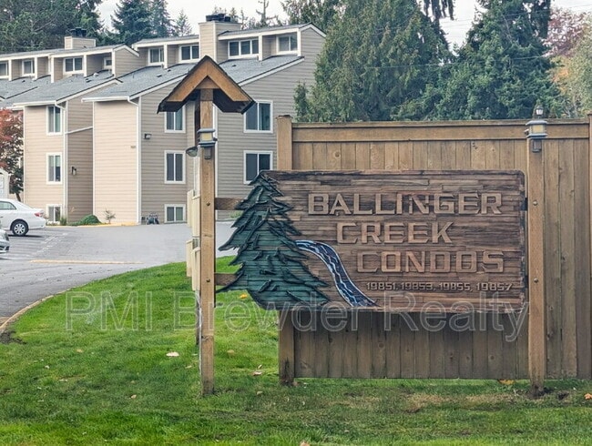 19851 25th Ave NE in Shoreline, WA - Foto de edificio - Building Photo