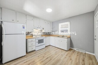 2427 Welbeck Rd in Des Moines, IA - Building Photo - Building Photo