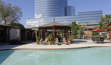 Gatehouse Apartments in Metairie, LA - Foto de edificio - Building Photo