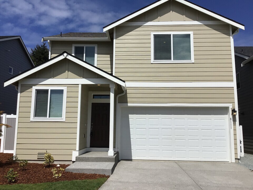 8111 125th St E in Puyallup, WA - Building Photo