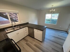 17131 W Bernardo Dr, Unit 102 in San Diego, CA - Foto de edificio - Building Photo