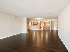 10660 Wilshire Blvd, Unit 705 in Los Angeles, CA - Foto de edificio - Building Photo