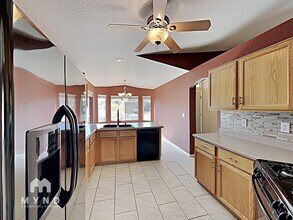 2556 W Saguaro Bluffs Dr in Tucson, AZ - Building Photo - Building Photo