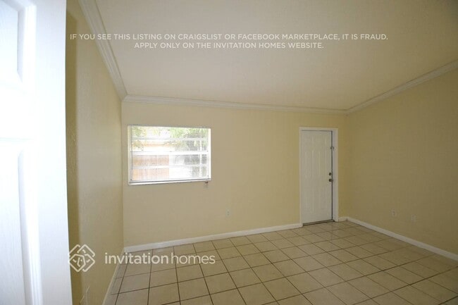 20030 NW 58th Ave in Hialeah, FL - Foto de edificio - Building Photo