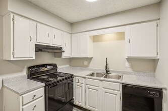 Flats at Wildwood in Raytown, MO - Foto de edificio - Building Photo