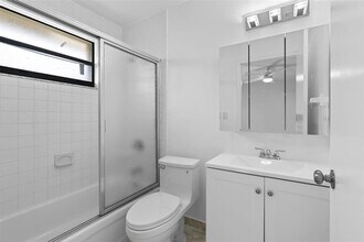 5637 Taft St, Unit 5637 in Hollywood, FL - Foto de edificio - Building Photo