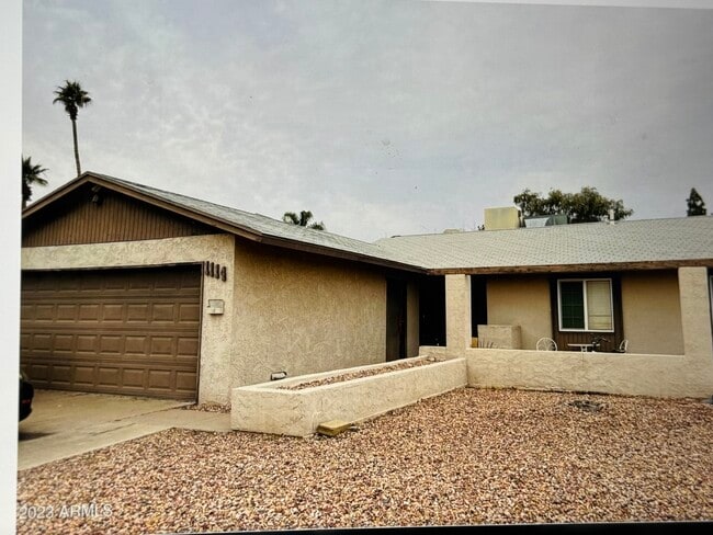 1114 E Carter Dr