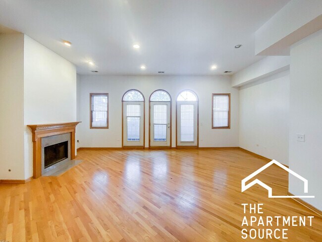 2531 N Southport Ave