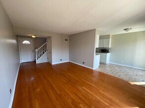 283 Alpine Dr E in Glendale Heights, IL - Building Photo - Building Photo