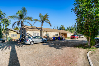 8449 Palmetto Ave in Fontana, CA - Building Photo - Building Photo