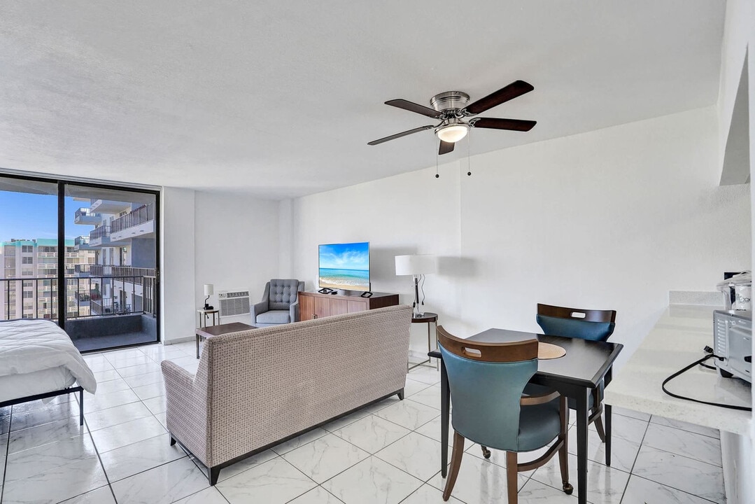 777 NW 155th Ln in Miami, FL - Building Photo