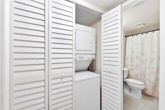 6519 Coral Lake Dr in Margate, FL - Building Photo - Building Photo