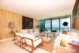 360 Ocean Dr in Key Biscayne, FL - Building Photo