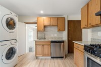 147 River St, Unit #2 in Cambridge, MA - Foto de edificio - Building Photo